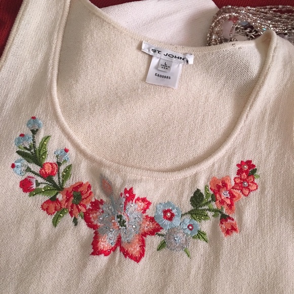 Chic in a modern wide leg pants. - Picture 4 of 8